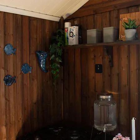 Cosy Cabin Without Running Water And Electricity 캠프장 레방게르